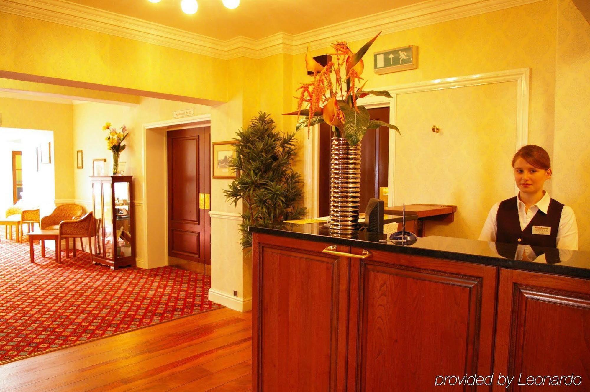 The Georgian, Haslemere, Surrey Интерьер фото