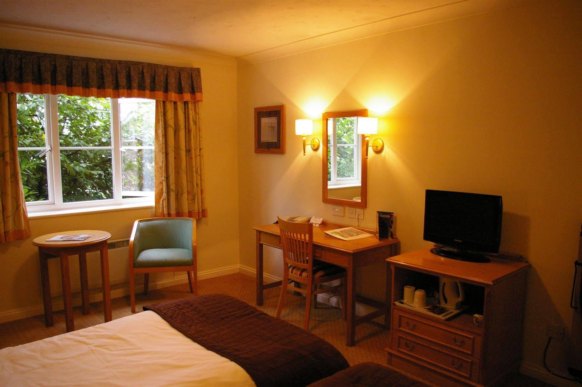 The Georgian, Haslemere, Surrey Экстерьер фото
